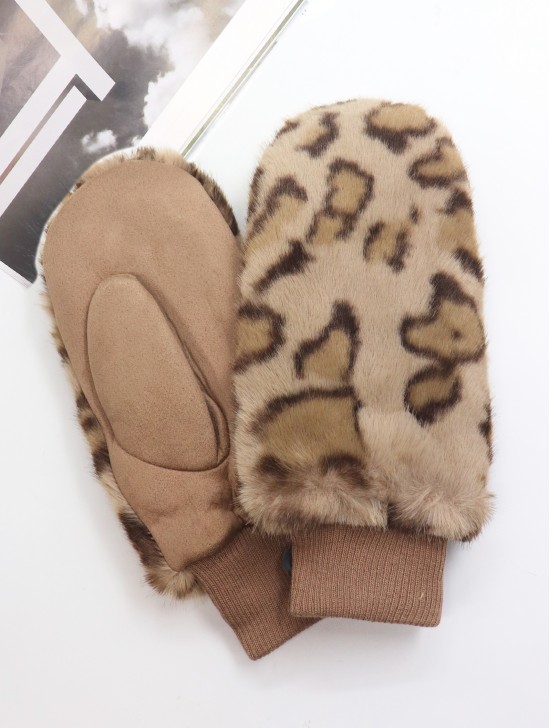Faux Fur Leopard Print Mittens
