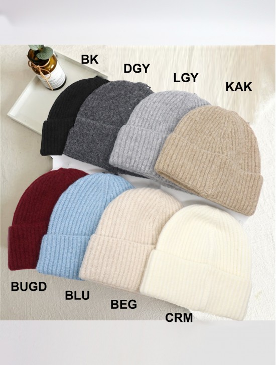 Knitted Lined Hat With Brim 