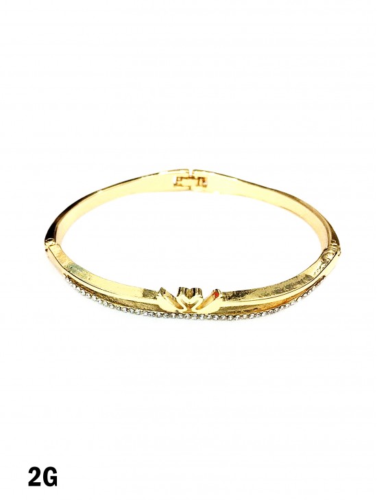 Classic Bangle w/ Kissing Swans