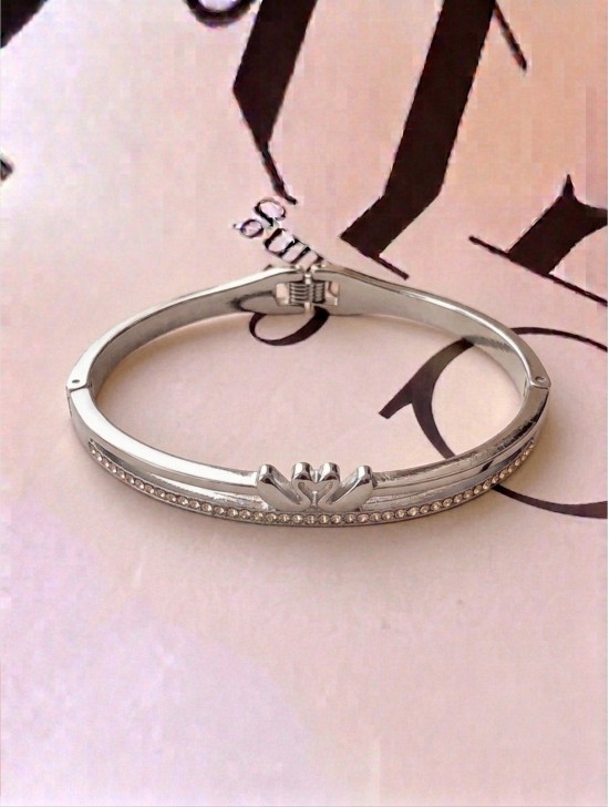 Classic Bangle w/ Kissing Swans