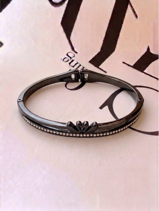 Classic Bangle w/ Kissing Swans