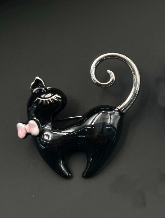 Hand-Painted Cute Cat Design Brooch