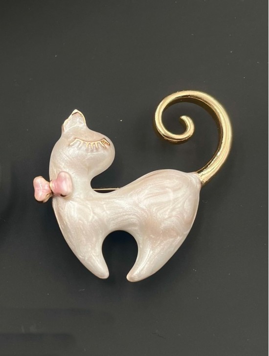 Hand-Painted Cute Cat Design Brooch
