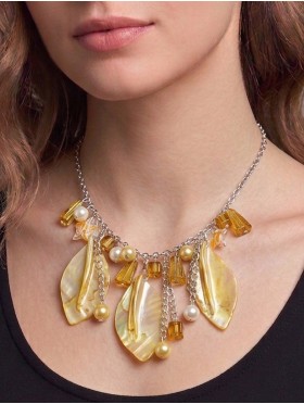 Fresh water shell carved leaves pendant bead necklace