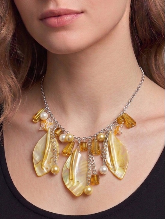 Fresh water shell carved leaves pendant bead necklace
