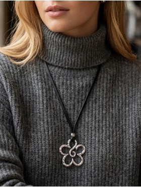 Rope Necklace W/ Flower Pendant
