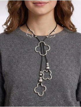 Rope Necklace W/ Flowers Pendant 