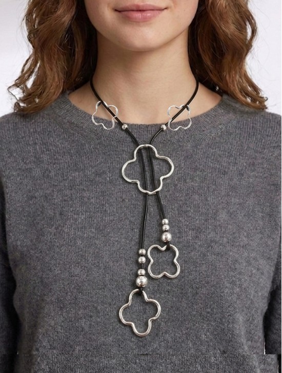 Rope Necklace W/ Flowers Pendant 