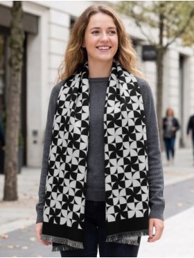 Pin-Wheel Design Blanket Scarf