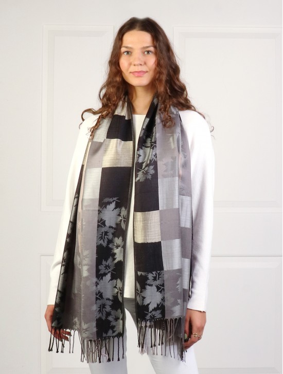 Maple Leaf Print Pashmina W/ Tassels Maple Leaf Print Pashmina W/ Tassels
