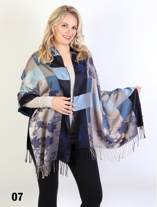 Maple Leaf Print Pashmina W/ Tassels Maple Leaf Print Pashmina W/ Tassels