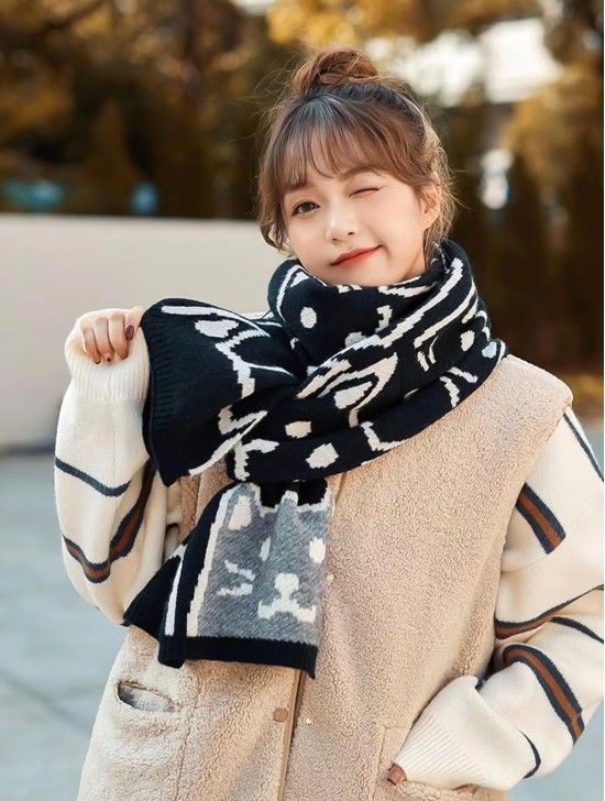 Trendy Cat pattern knitted scarf