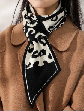 Trendy Leopard Pattern Knitted Scarf 