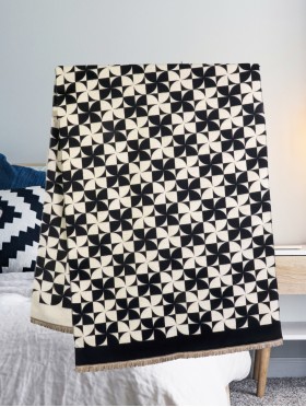 Pin-Wheel Design Blanket Scarf