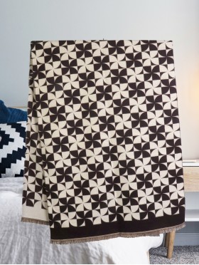Pin-Wheel Design Blanket Scarf