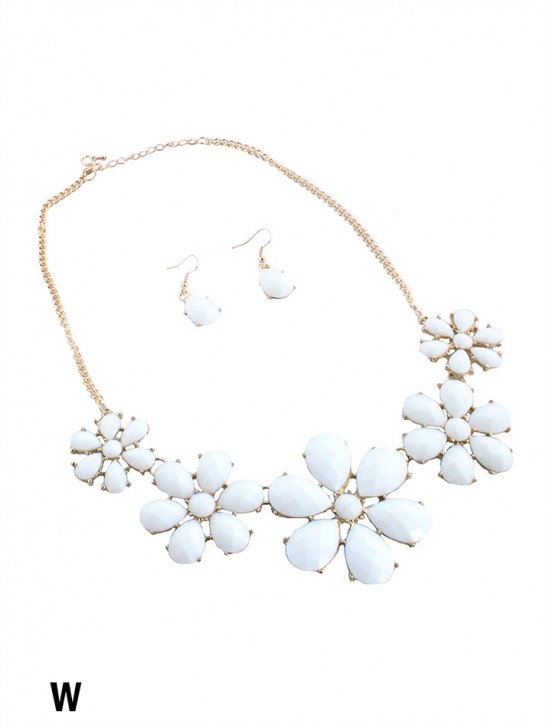 FLORAL STATEMENT NECKLACE AND EARRING SET